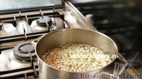 Фото приготовления рецепта: Суп из сушёных грибов с домашней лапшой - шаг №5