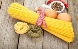 Тонкие спагетти известны в кулинарии как спагеттини, а толстые — как спагеттони